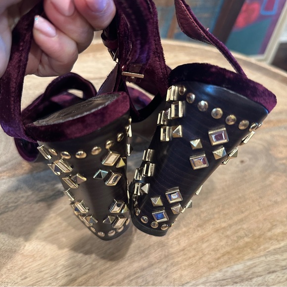 Tory Burch Rich Maroon Velvet Gold Studded Block Heels. Luxurious. U.S. 7.5 - Picture 14 of 16